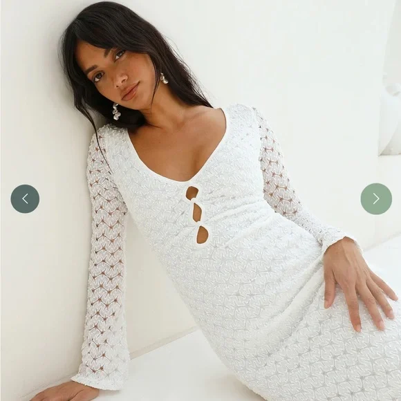 Elegant White Lace Maxi Dress - Picture 2 of 8